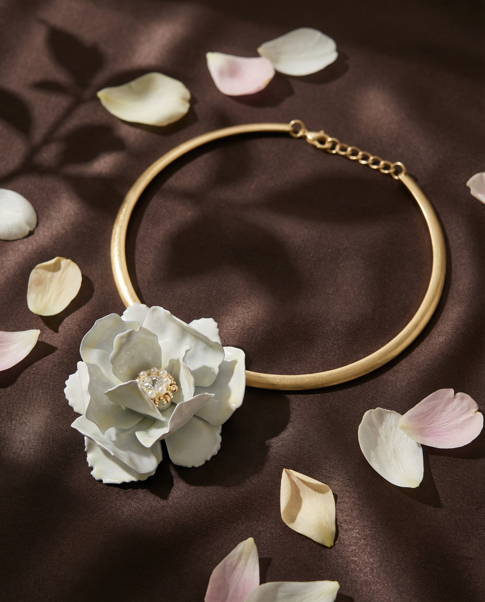 Collana Peonia White